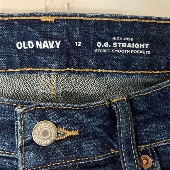 Old Navy High-Waisted Button-Fly O.G. Straight Ripped Cut-Off Jeans - Picture 9 of 16
